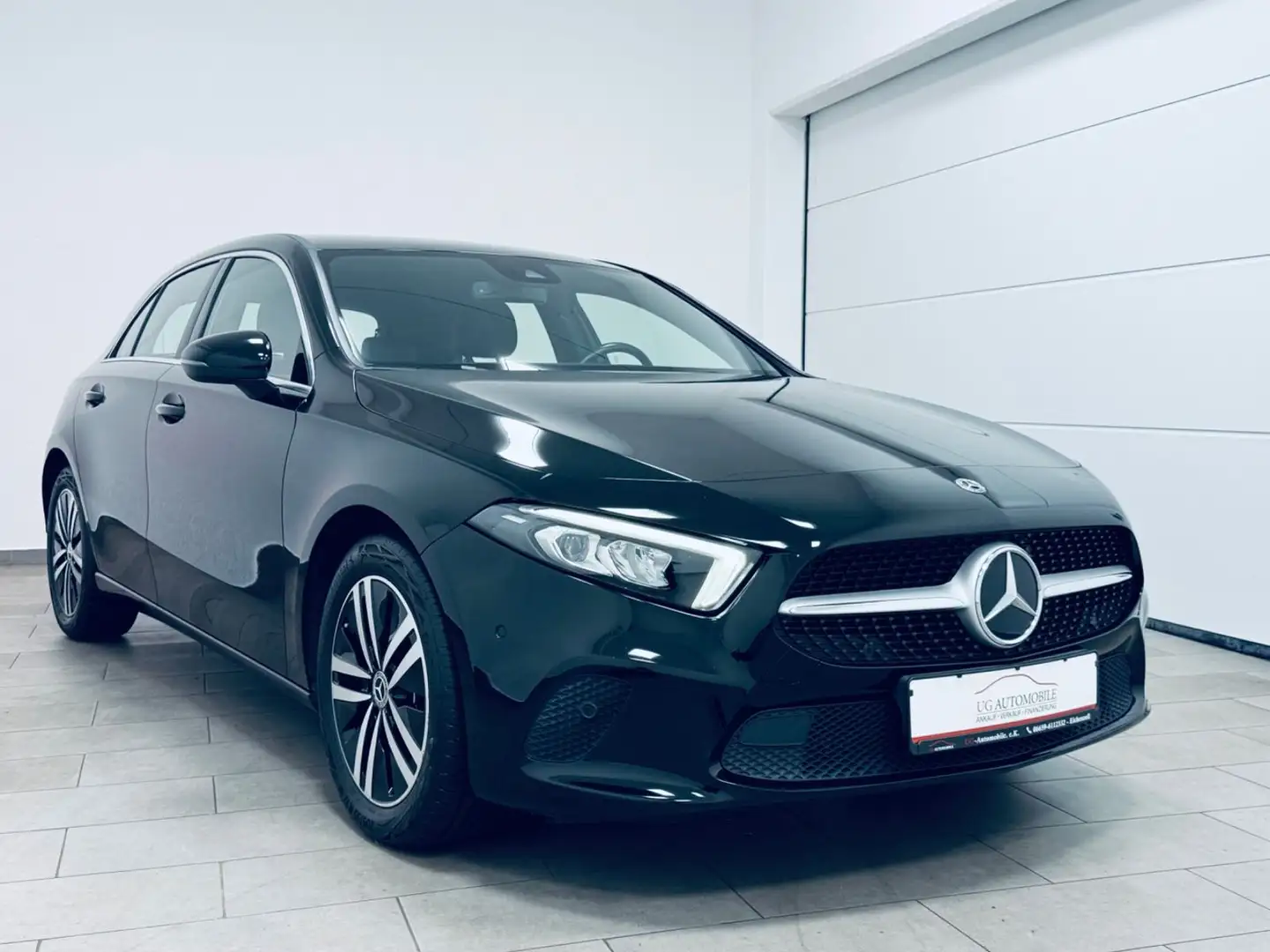 Mercedes-Benz A 180 d * 1.HAND * R-KAMERA * NAVI * Negro - 2