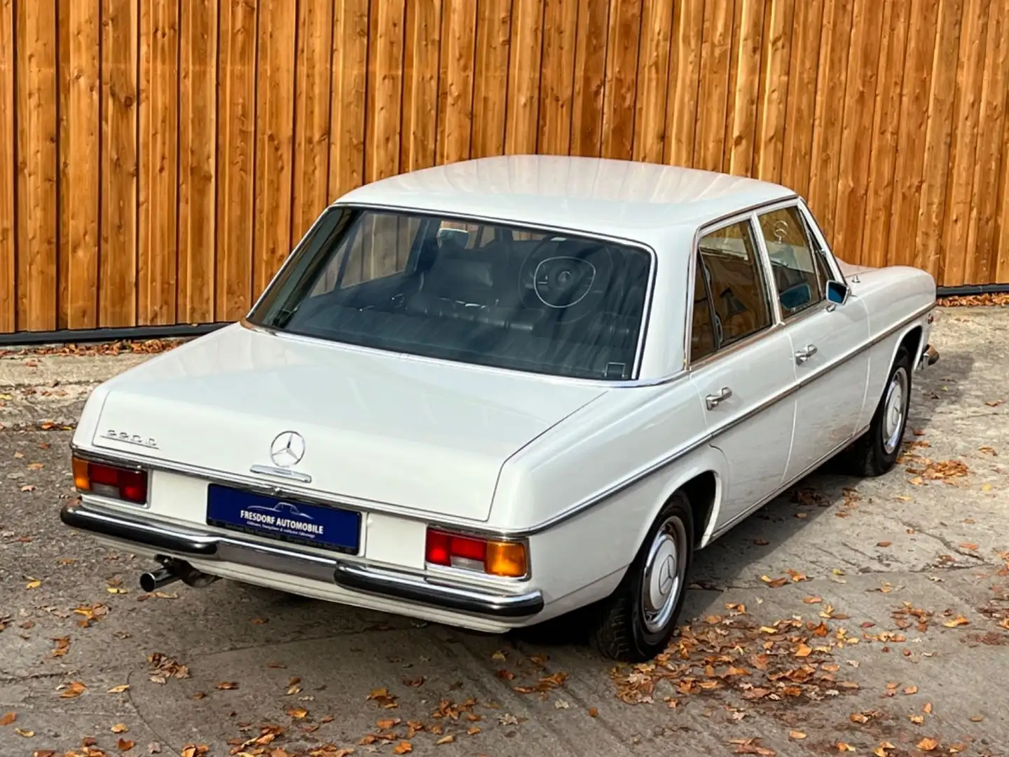 Mercedes-Benz 220 D W115 "Strich Acht" Diesel Blanc - 2