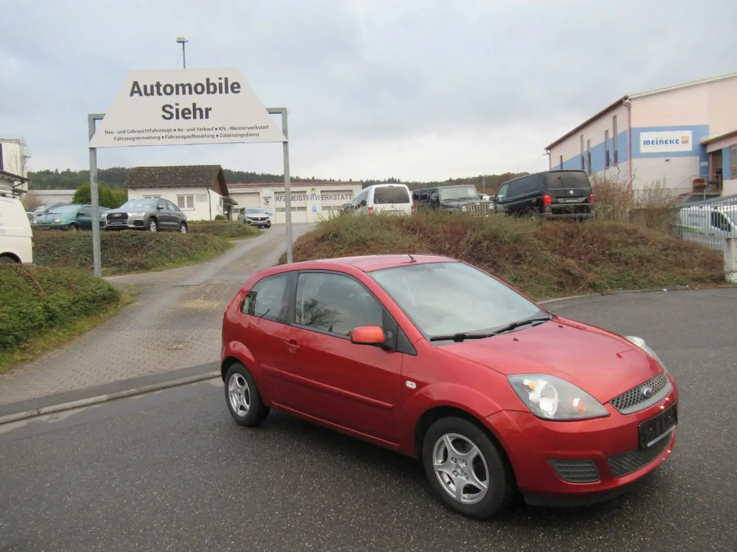 Ford Fiesta Style Червоний - 2