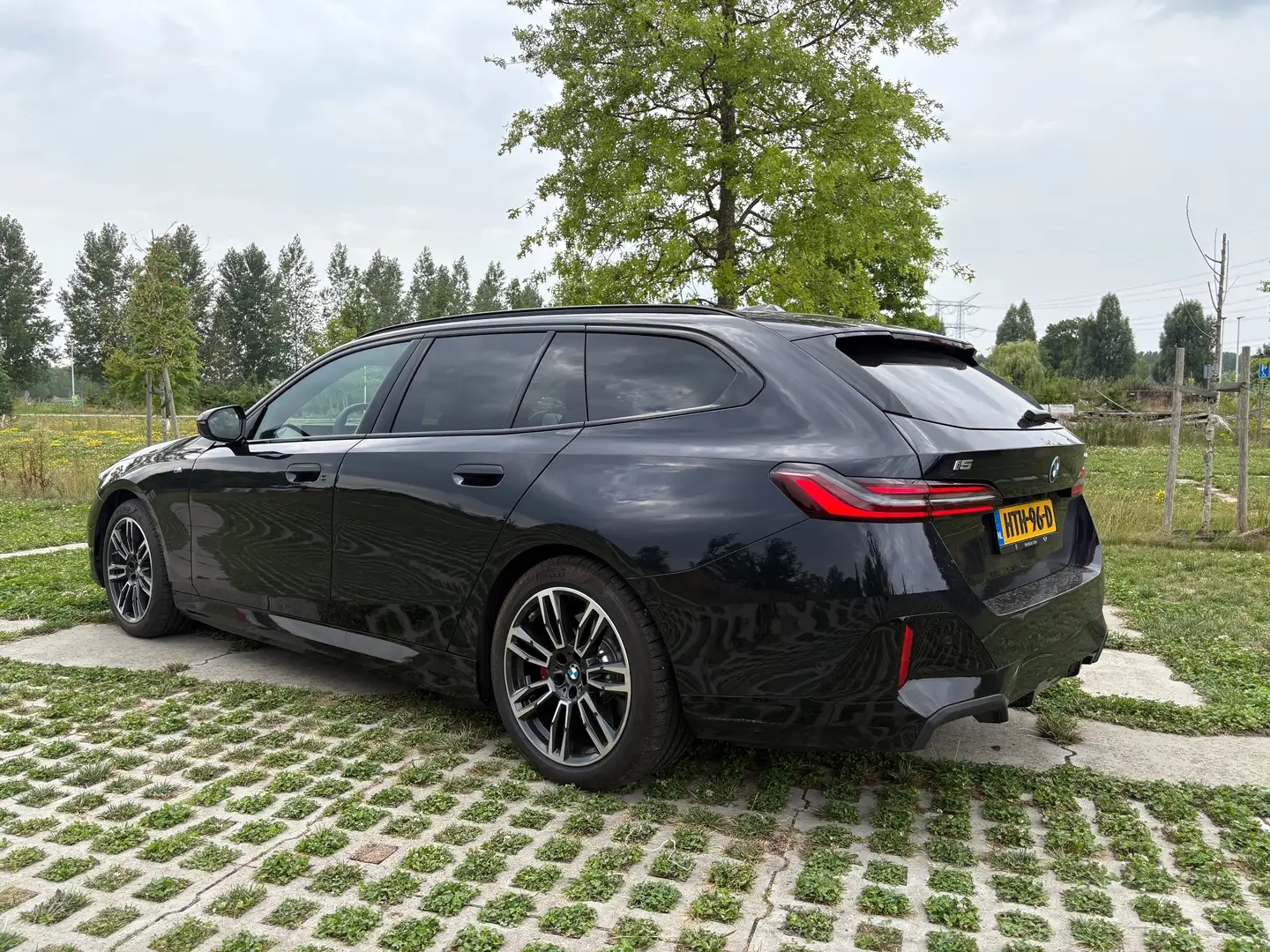 BMW i5 Touring eDrive40 | M Sport Pro | Pano | HK | 97k Zwart - 2