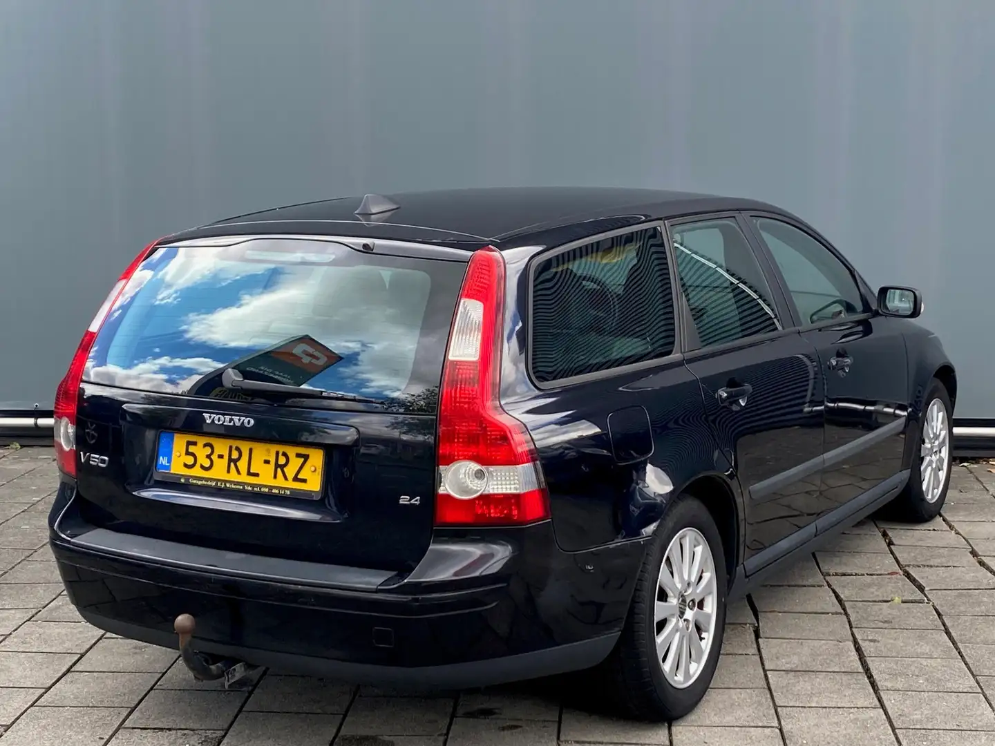 Volvo V50 BWJ 2005 | 2.4 141PK Momentum | CLIMA | TREKHAAK | Zwart - 2