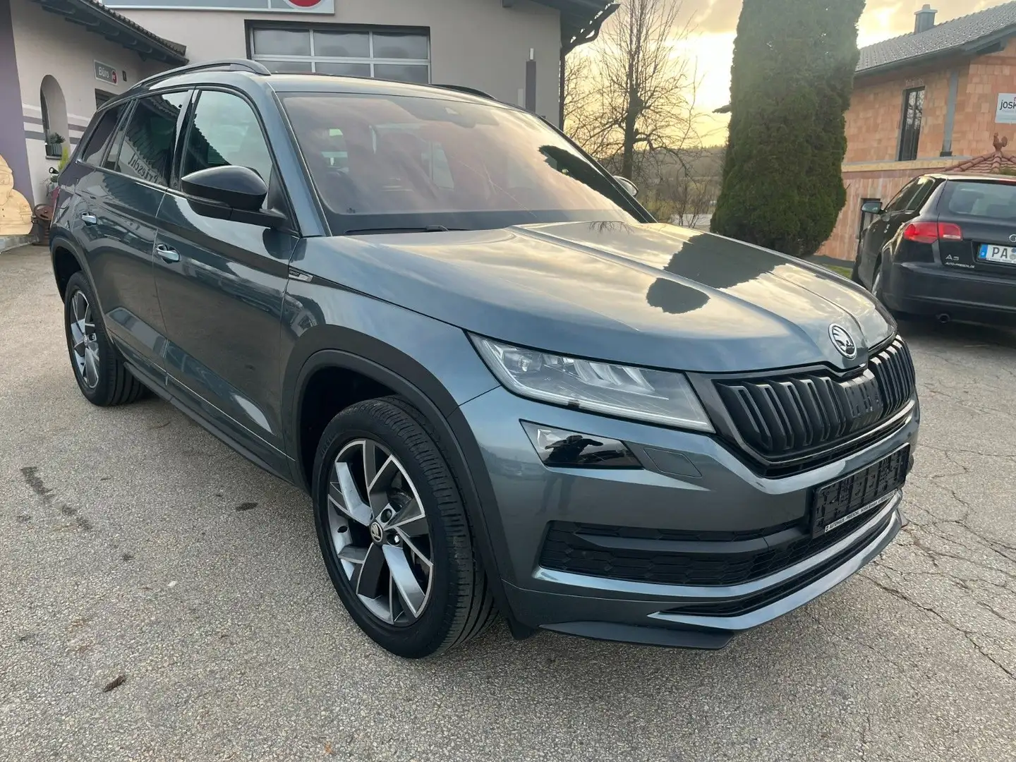 Skoda Kodiaq 2.0 TDI DSG 4x4 SPORTLINE,AHK,Virtual, Grau - 2