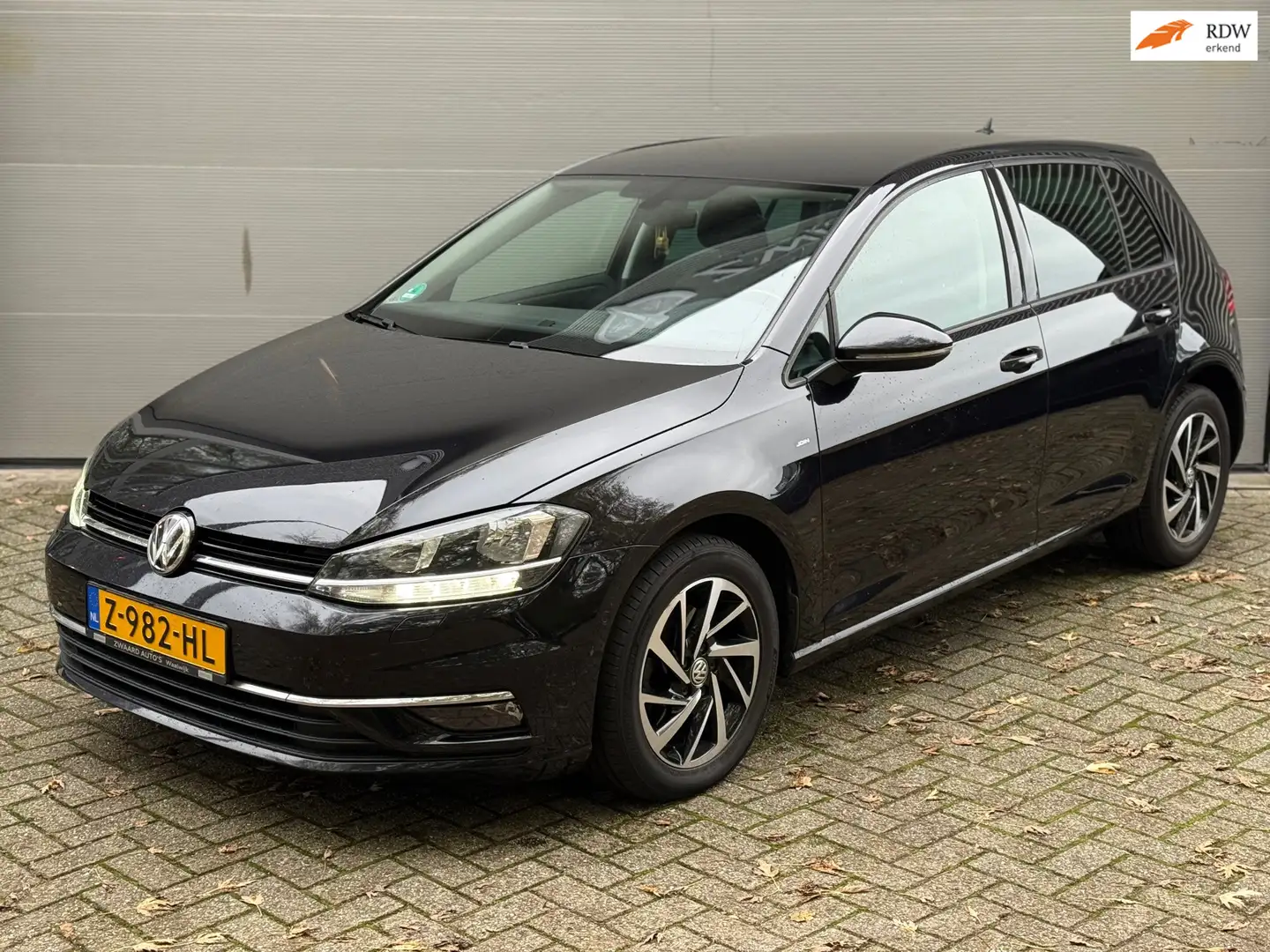 Volkswagen Golf 1.6 TDI Highline Business R l Facelift l Navi l PD Zwart - 1