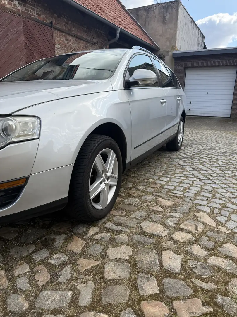 Volkswagen Passat Variant 2.0 TDI DSG Individual Chrom - 2