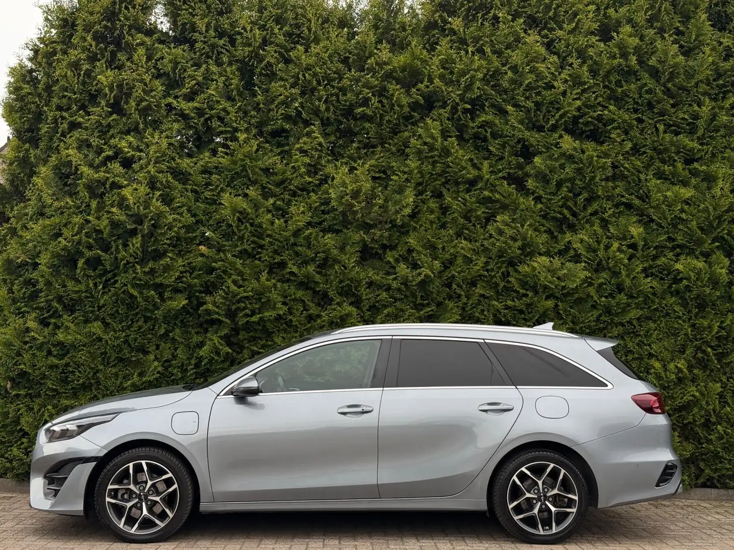Kia Ceed SW / cee'd SW Sportswagon 1.6 GDI PHEV DynamicPlusLine Grijs - 2