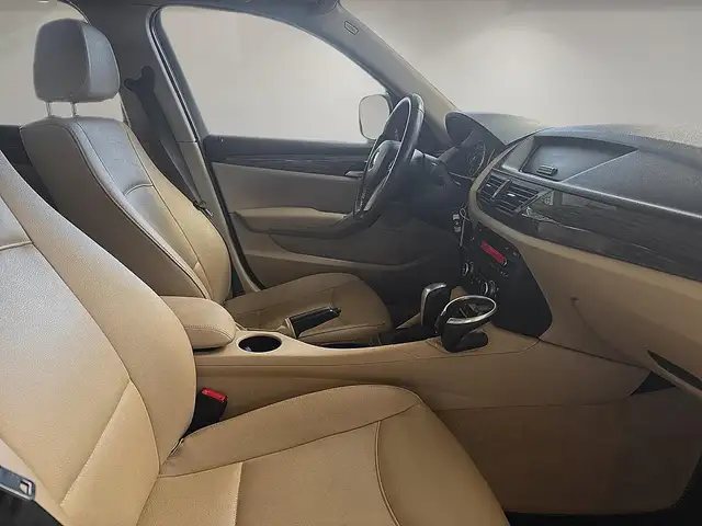 BMW X1 view 8