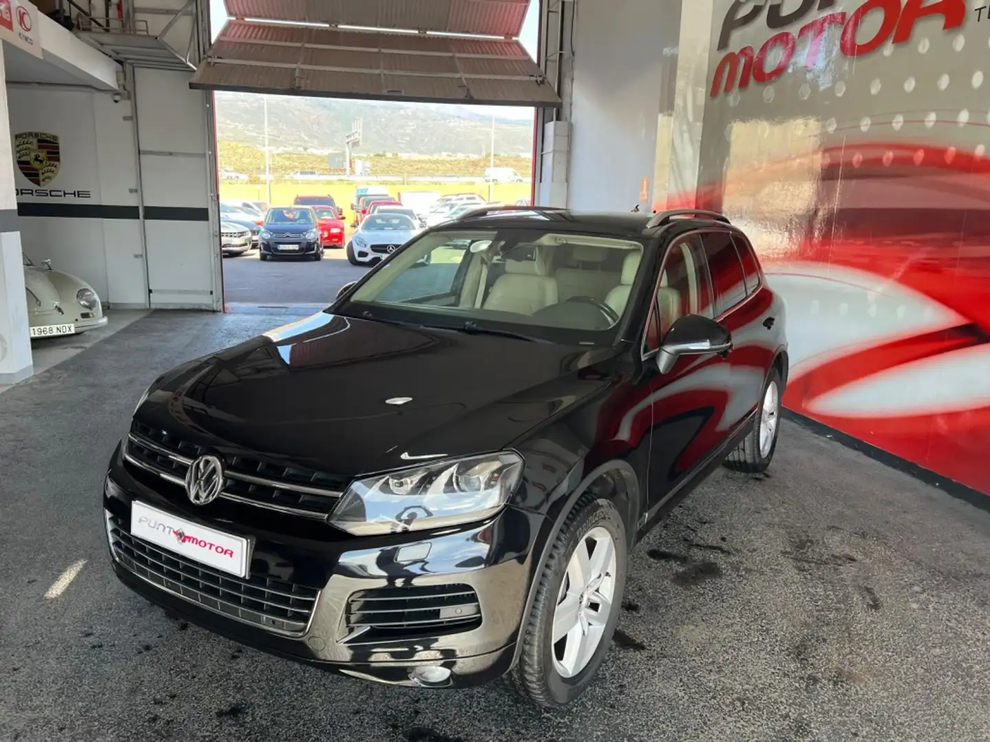 Volkswagen Touareg 3.0TDI V6 BMT Premium Tiptronic - 2