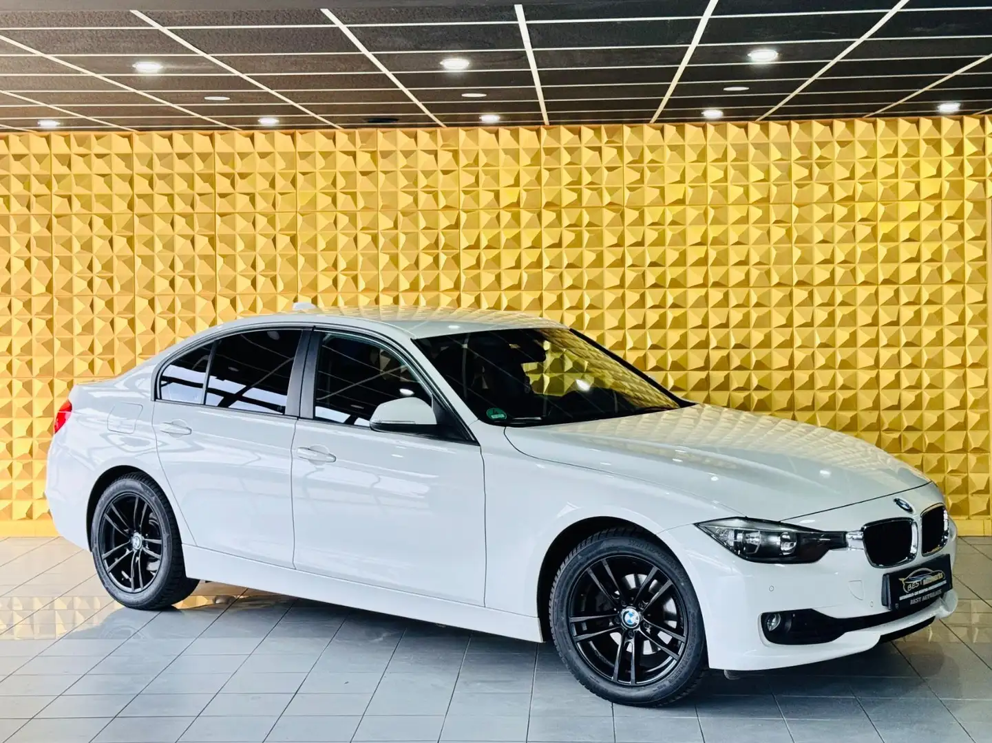 BMW 318 F30Lim.Auto*SHZ*KLIMA*PDC*LEDER*ALU*Licht Paket Bianco - 1