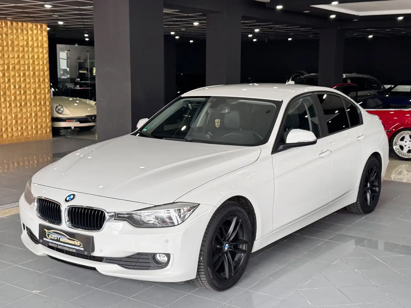 BMW 318 F30Lim.Auto*SHZ*KLIMA*PDC*LEDER*ALU*Licht Paket Bianco - 2