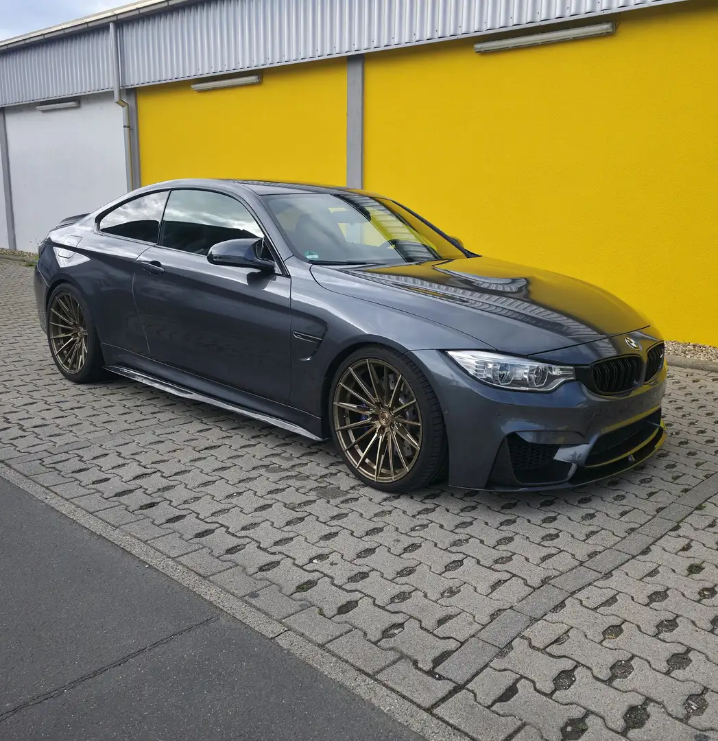 BMW M4 Competition Šedá - 2