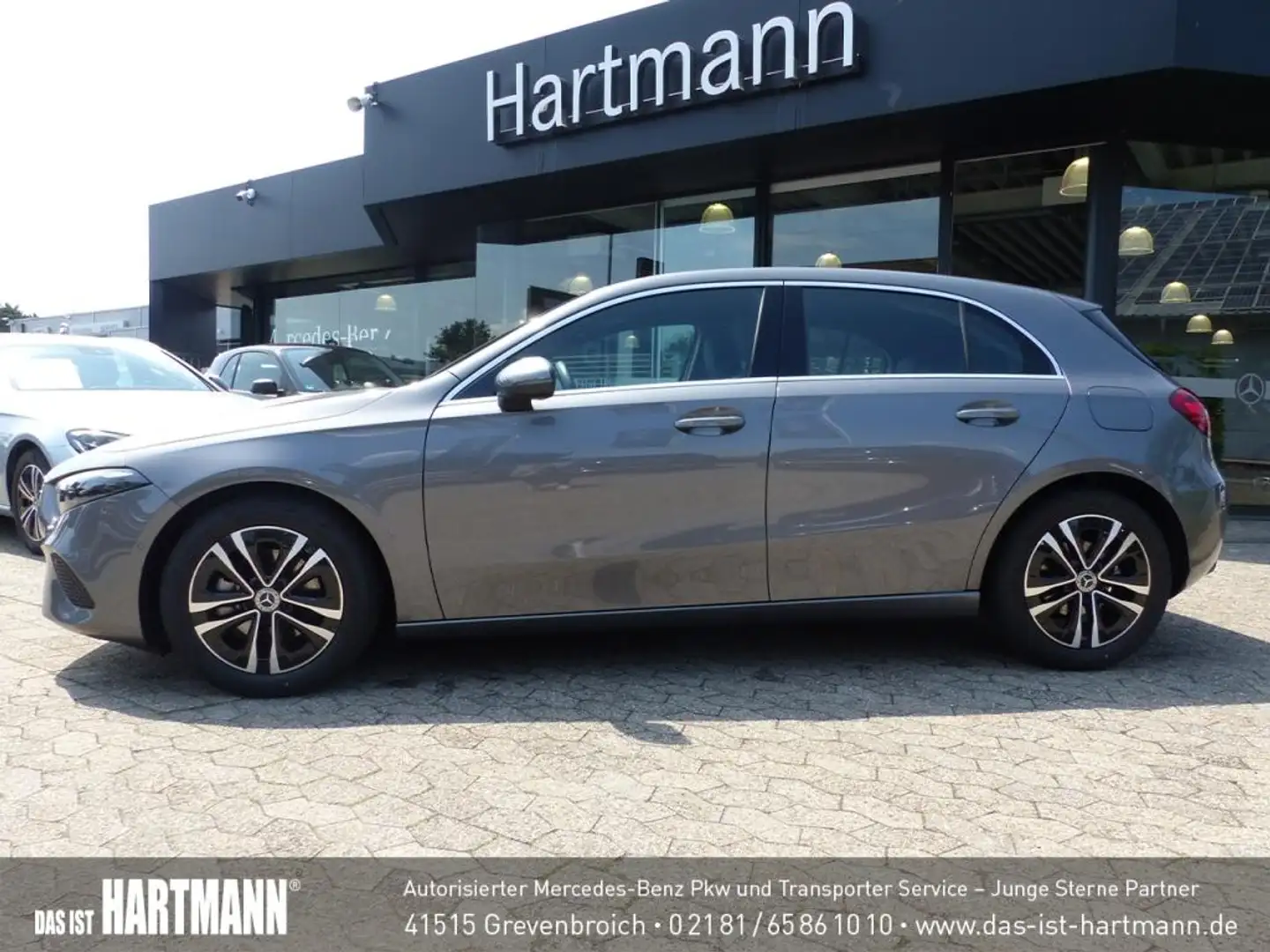 Mercedes-Benz A 180 PROGRESSIVE+AHK+CARPLAY+RF-KAMERA+MBUX+LED Grau - 2