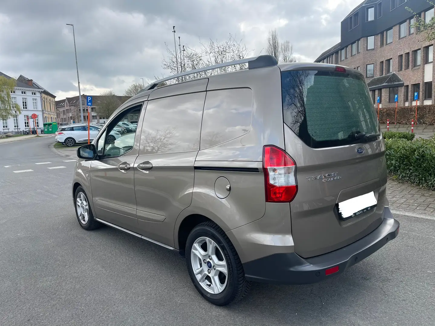 Ford Courier - 2