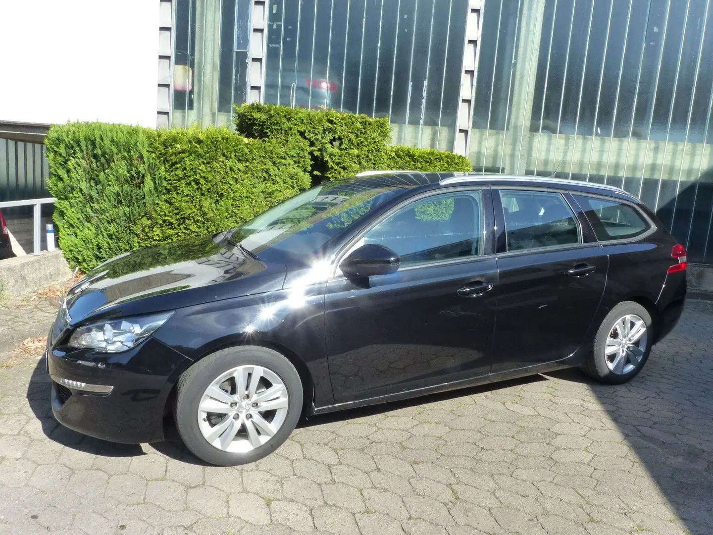Peugeot 308 SW Active Schwarz - 1