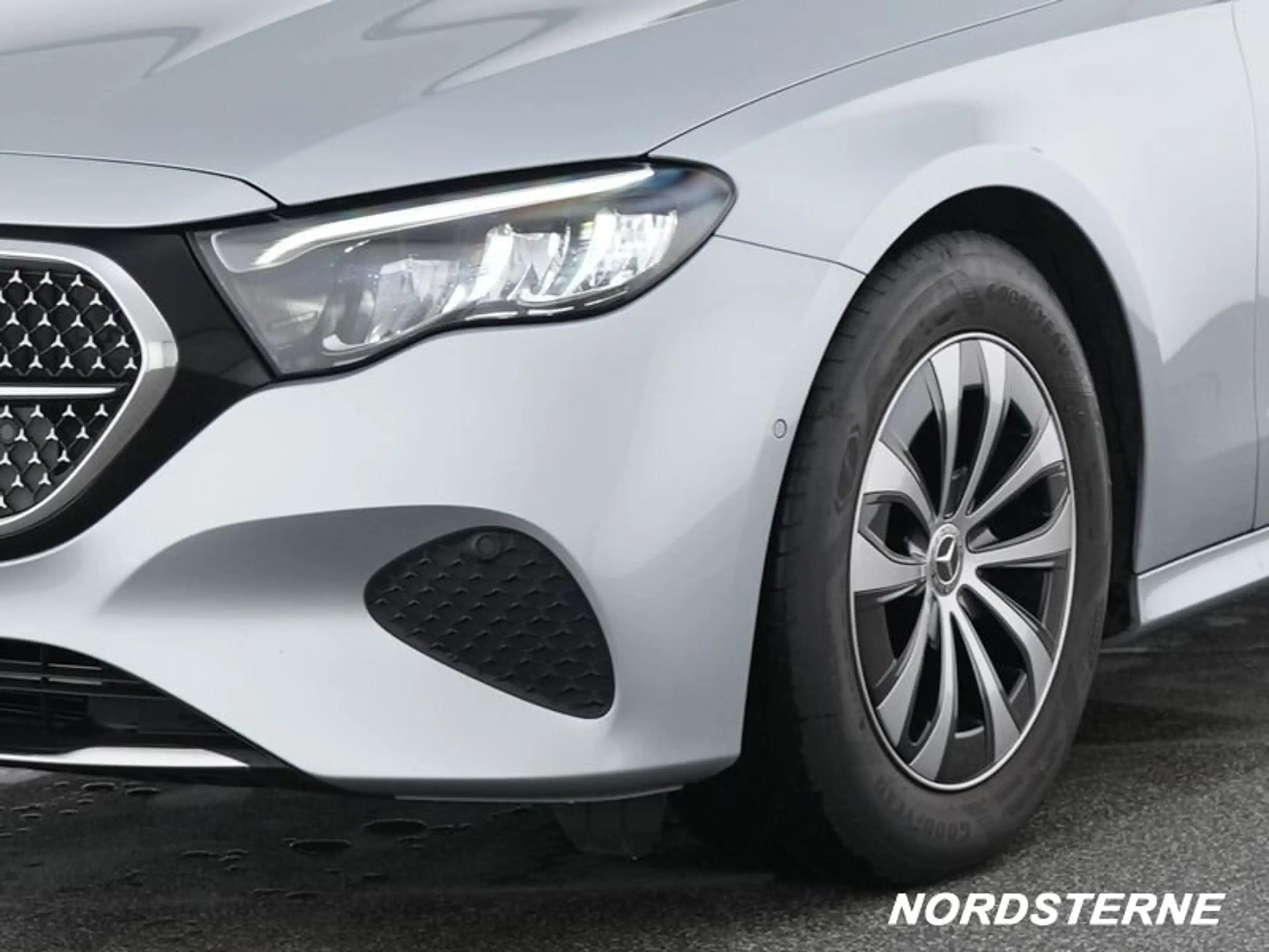 Mercedes-Benz E 200 E 200 AVANTGARDE+STANDHEIZUNG+LEDER — photo 3