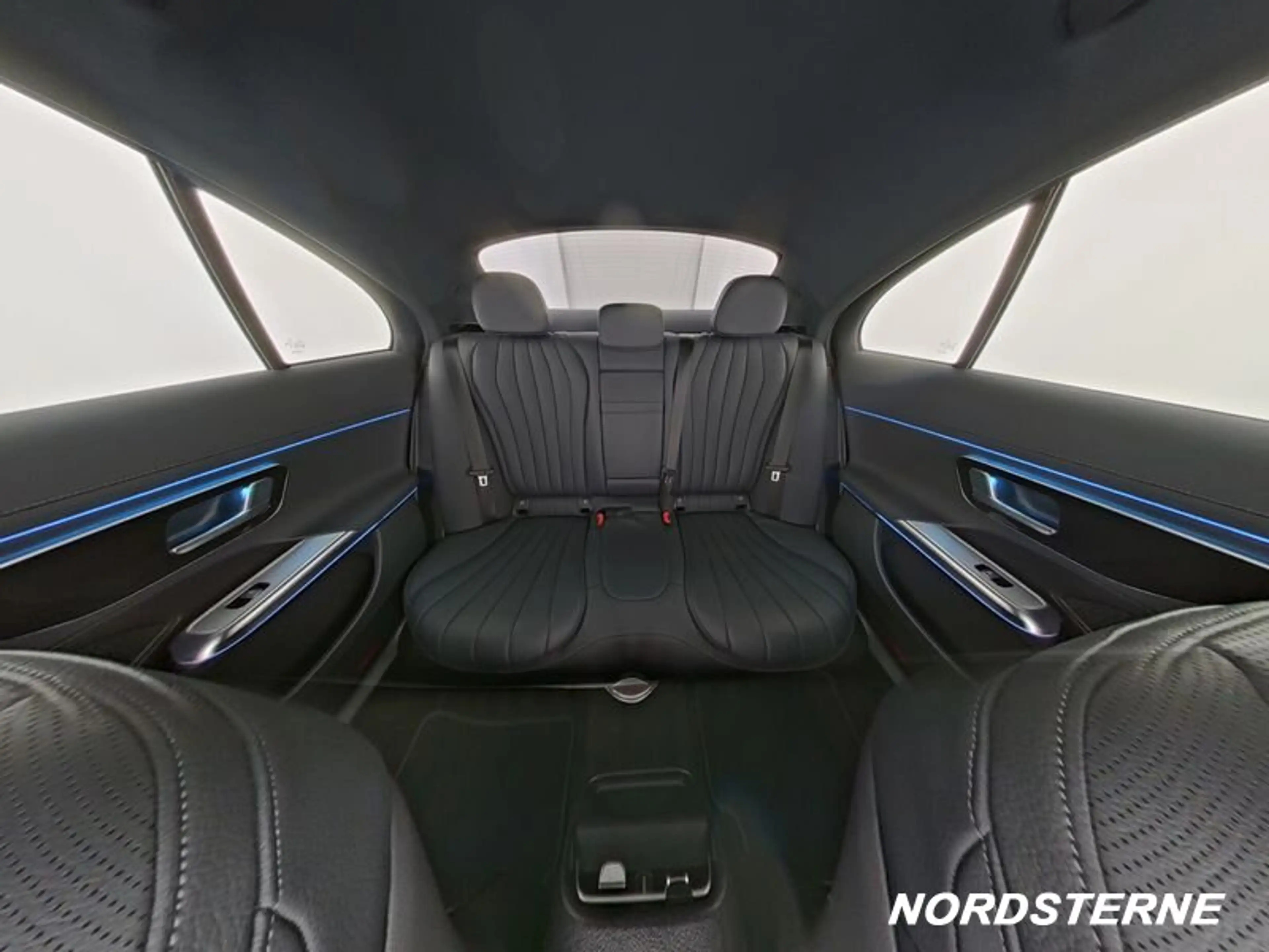 Mercedes-Benz E 200 E 200 AVANTGARDE+STANDHEIZUNG+LEDER — photo 7