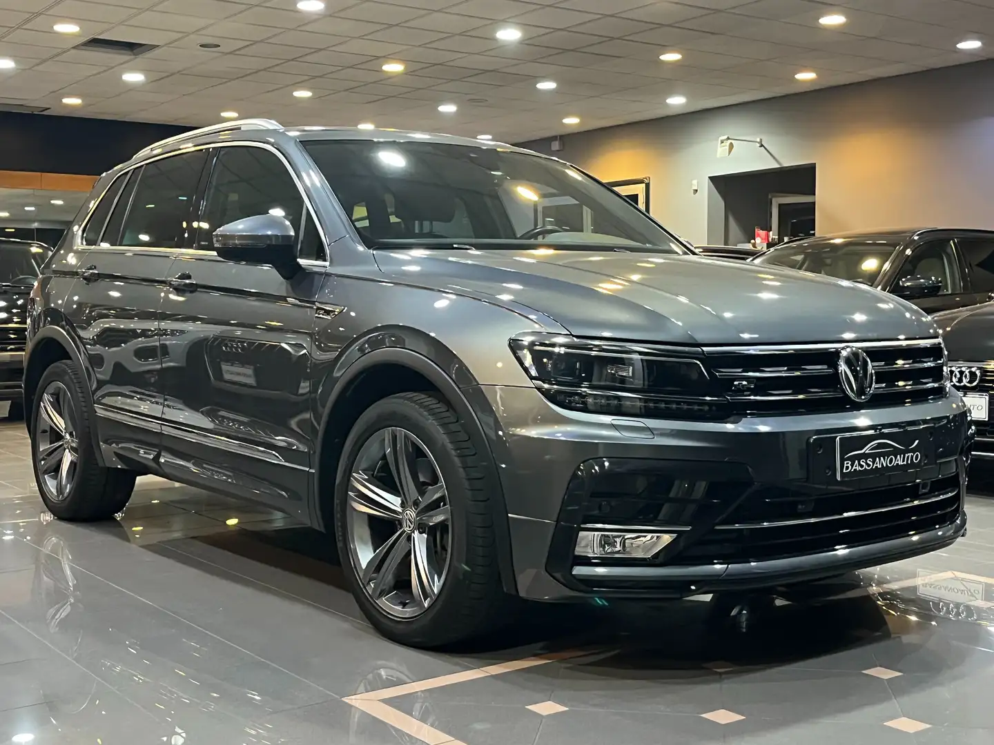 Volkswagen Tiguan 2.0 bitdi Executive R-Line 4motion 240cv dsg Gri - 2