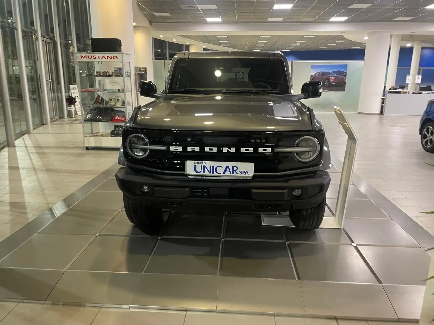 Ford Bronco 2.7 ECOB.335CV OUTERBANKS V6 C.AUT.10R. Grigio - 2