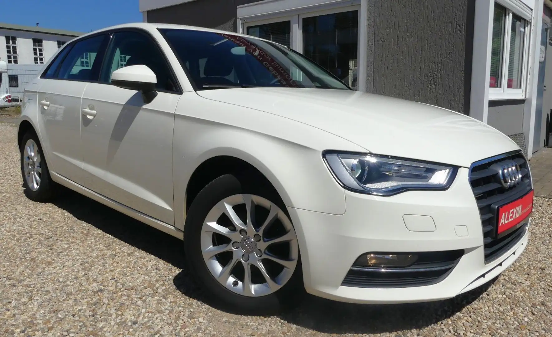 Audi A3 Sportback1.4 TFSI/Xenon/PDC/SHZ/1.Hand Weiß - 2