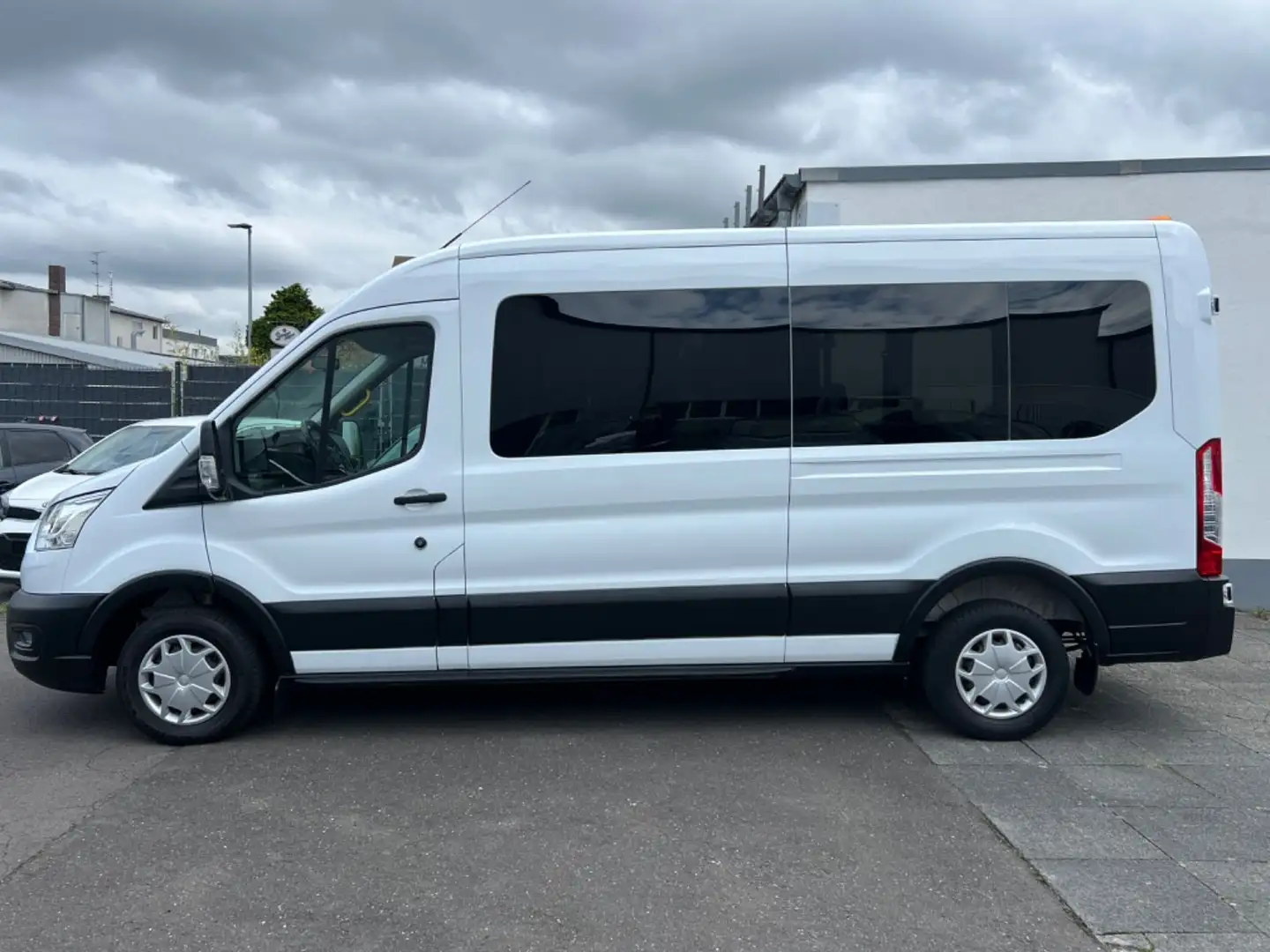 Ford Transit Kombi 310 L3*Rollstuhlladerampe/9 Sitze Weiß - 2