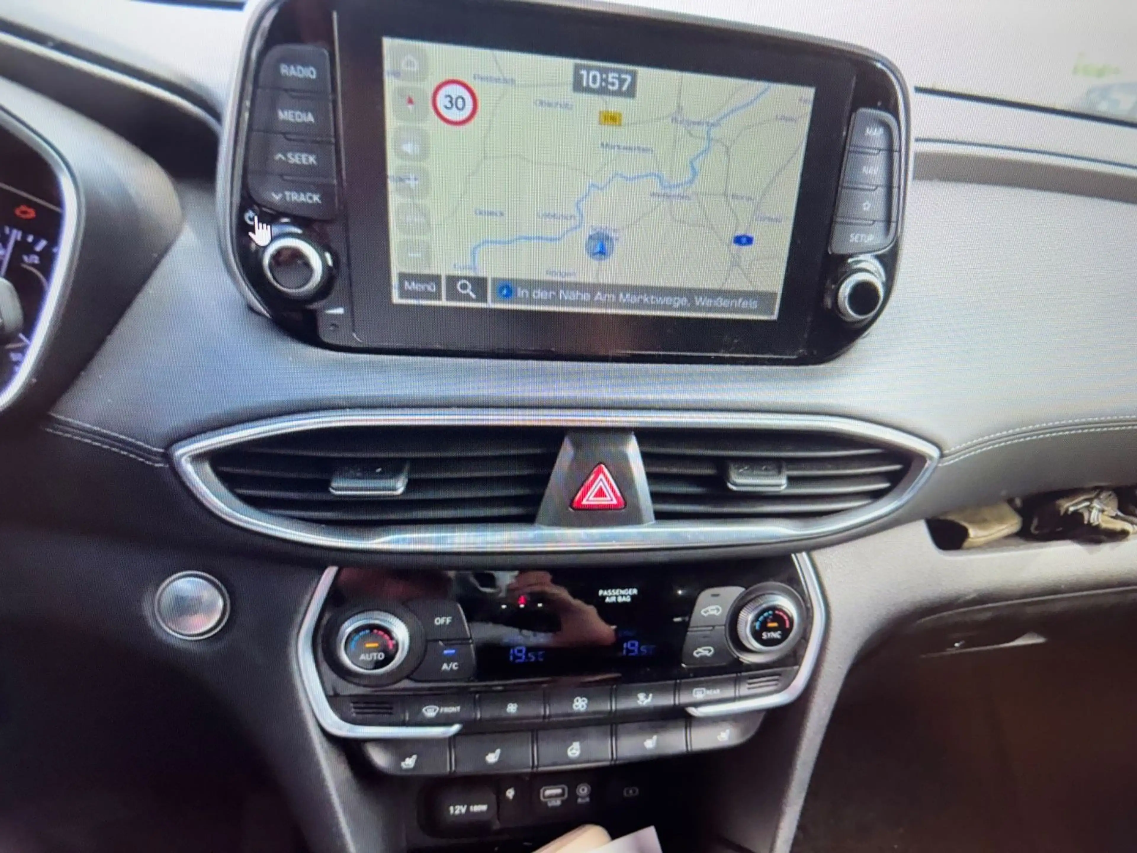 Hyundai SANTA FE Premium 2WD — photo 4
