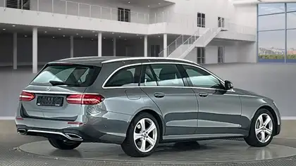 Annonce voiture d'occasion Mercedes-Benz E 400 - CARADIZE