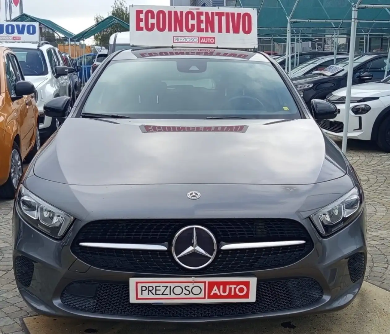 Mercedes-Benz A 180 Sport PLUS Pack Night Grau - 2