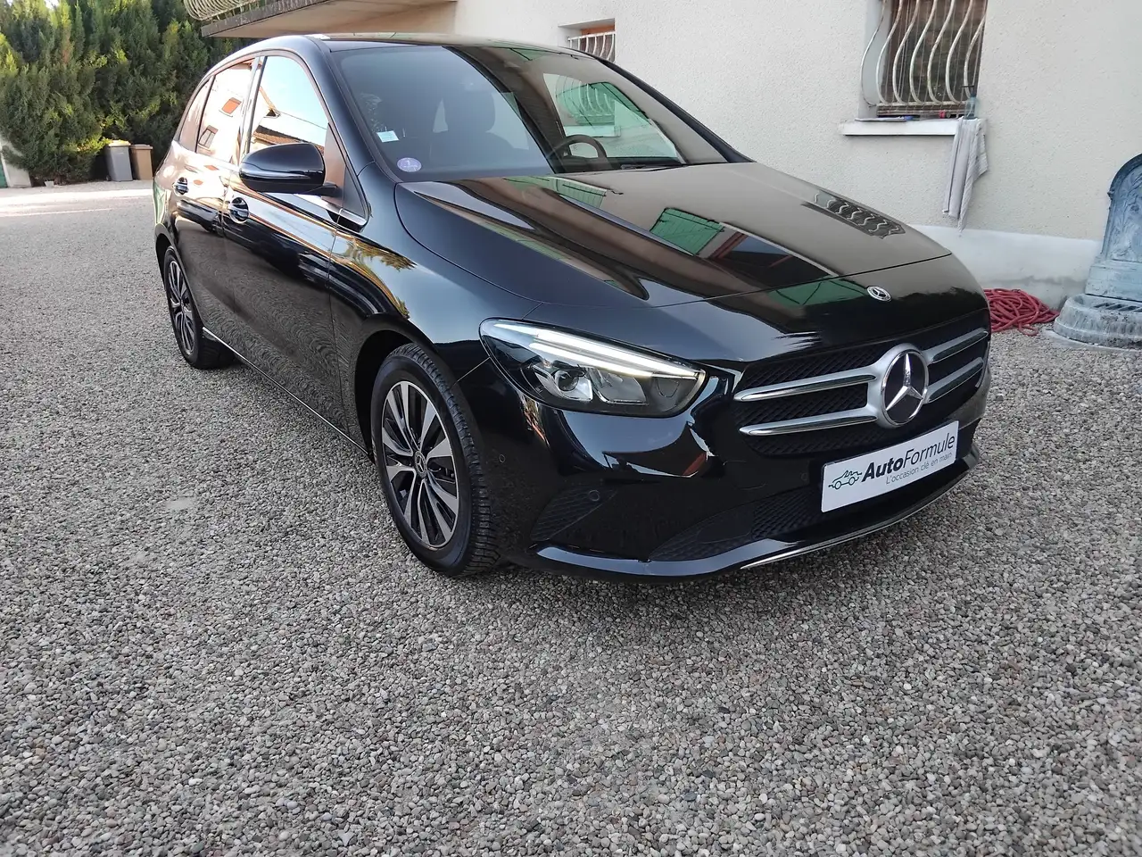 Mercedes-Benz B 180
