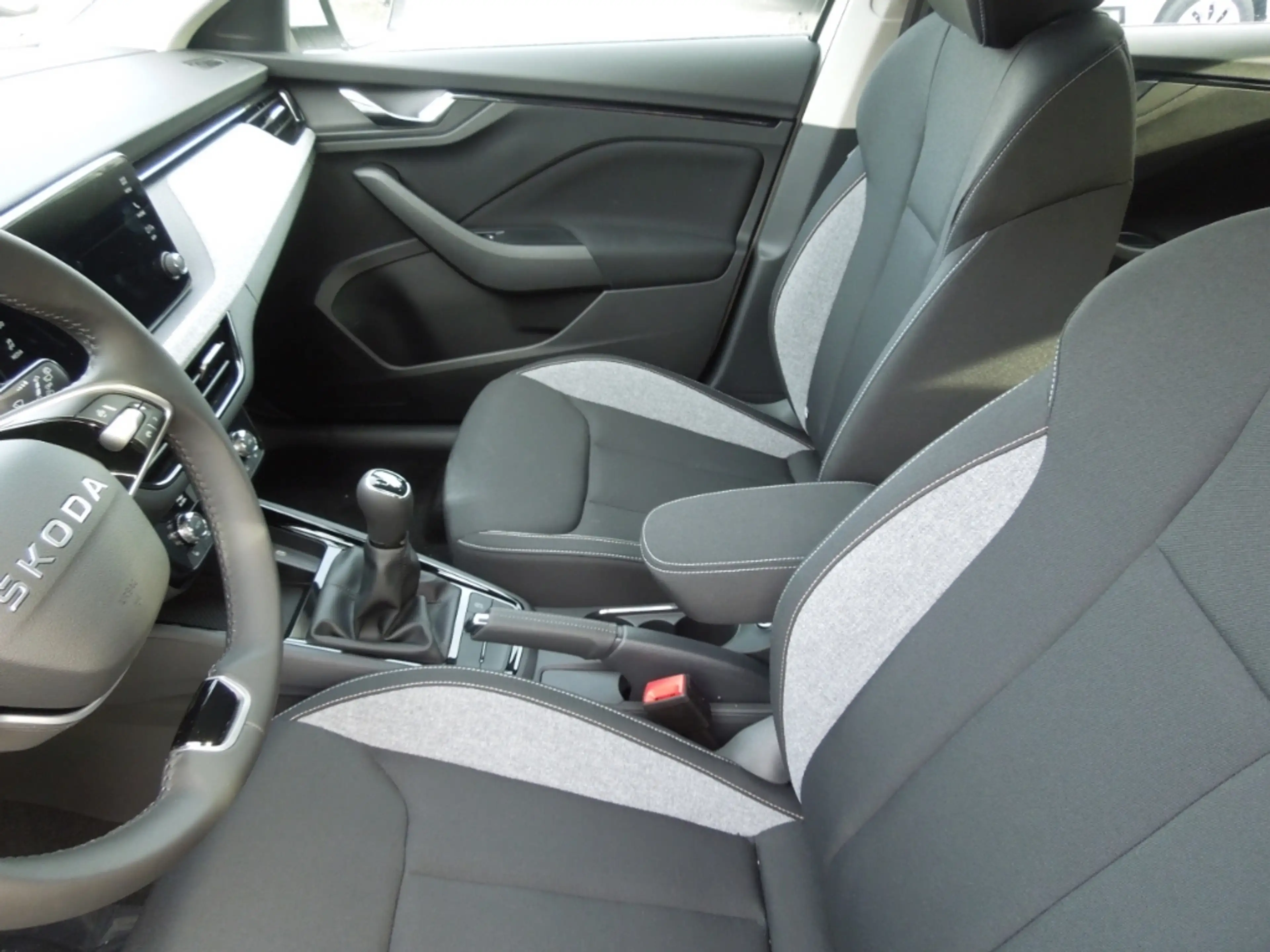 Skoda Scala 1.5TSI TopSelection/LED/Sitzheizung/Kamera — photo 9