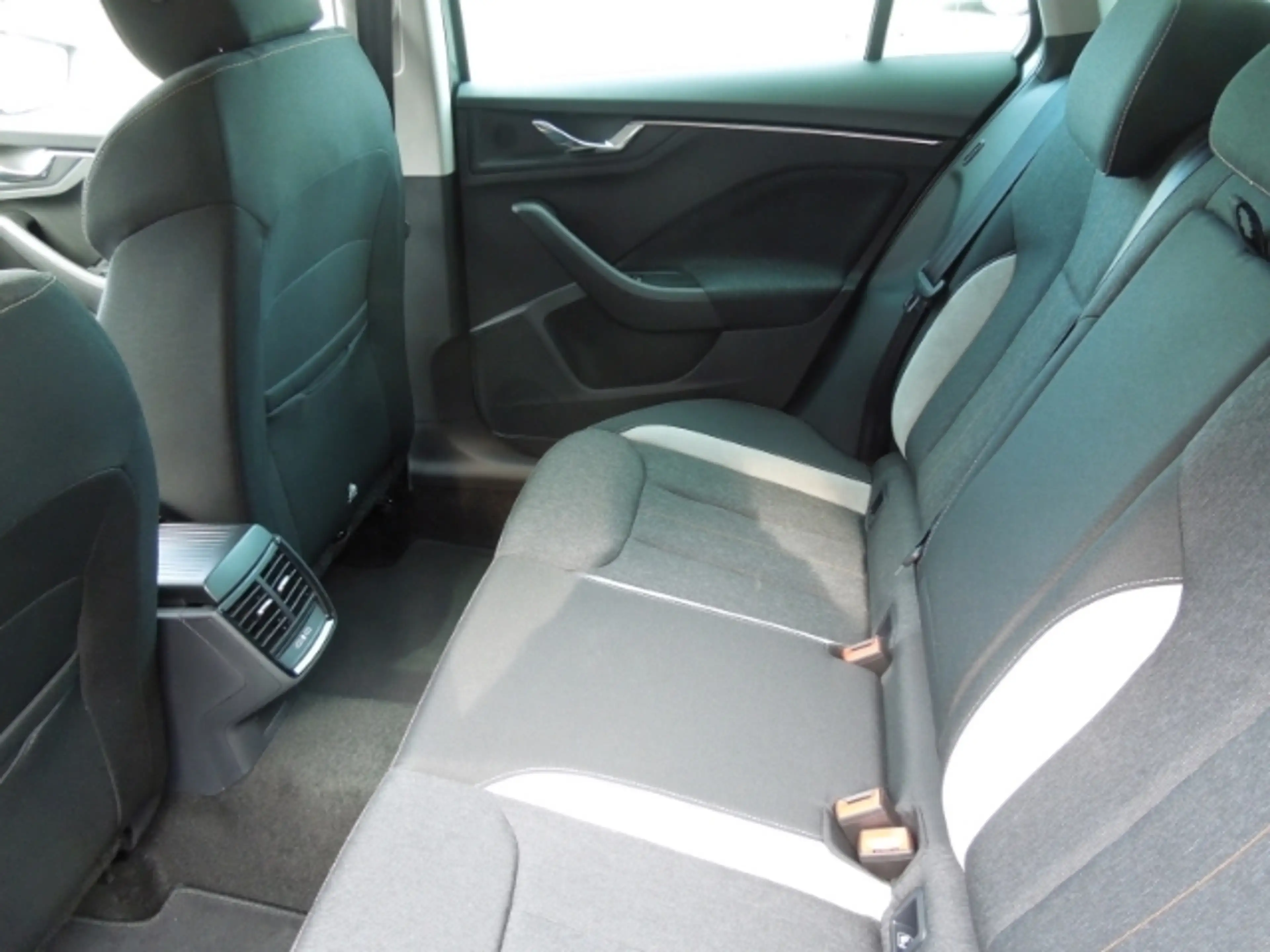 Skoda Scala 1.5TSI TopSelection/LED/Sitzheizung/Kamera — photo 10