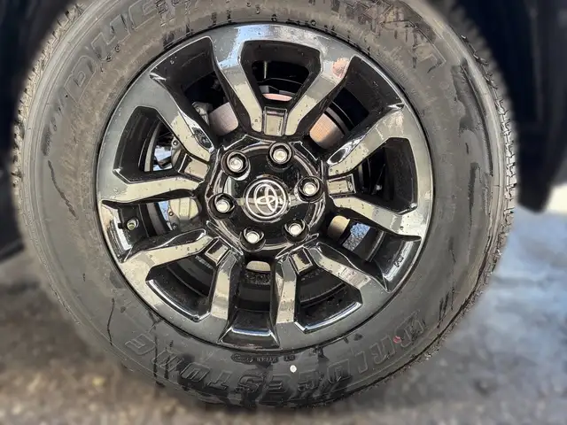 Toyota Hilux DK Invincible 4WD 2.8 D-4D MHEV Aut. Ansicht 8