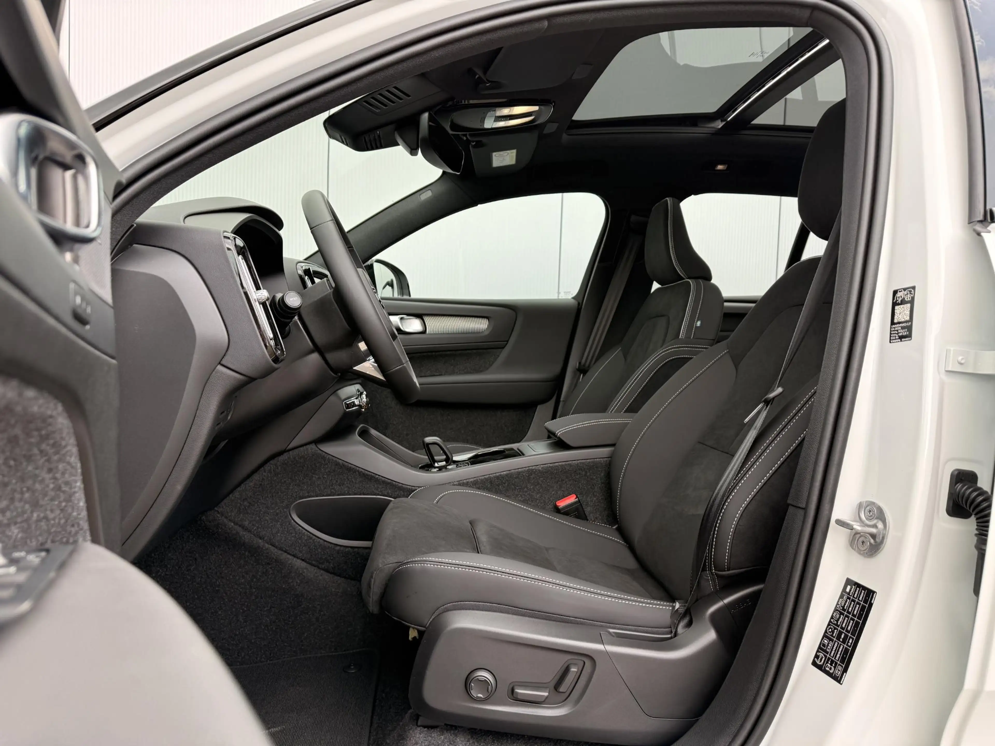 Volvo EX40 Single Motor Extended Range Plus Europa 82 kWh | P — photo 3