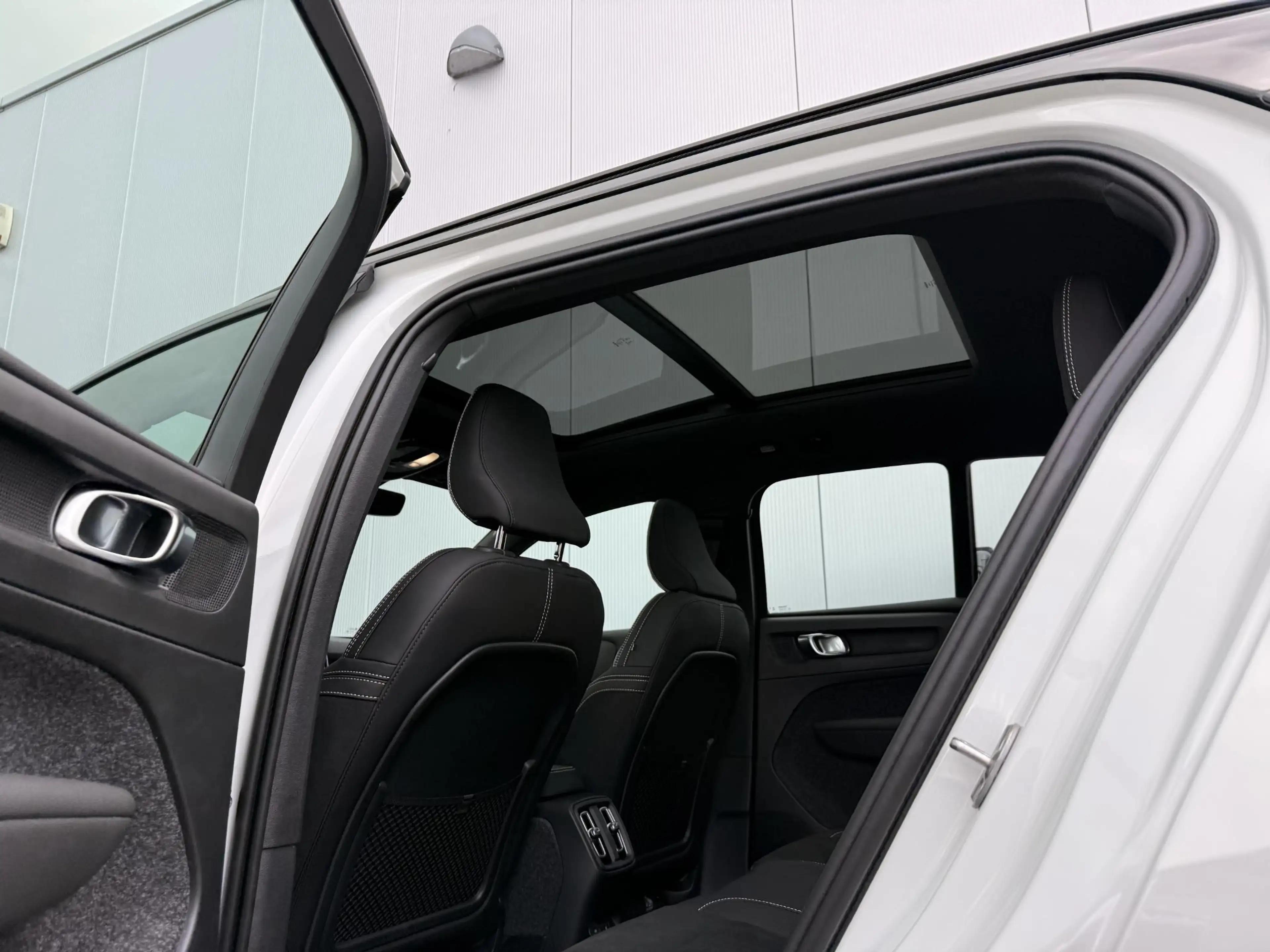 Volvo EX40 Single Motor Extended Range Plus Europa 82 kWh | P — photo 5