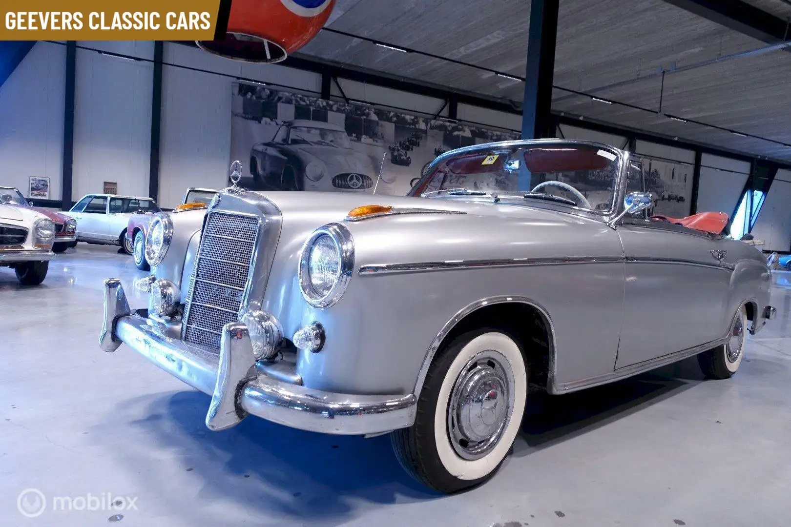 Mercedes-Benz 220 220S CABRIOLET MANUAL Срібний - 1