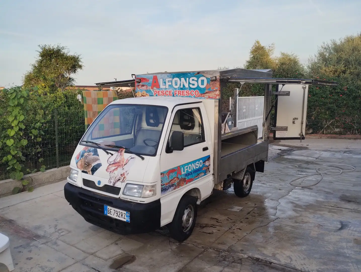 Piaggio auto negozio vendita pesce - 1