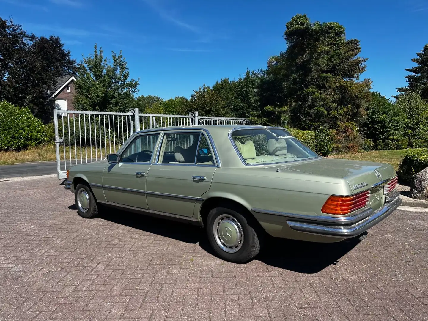 Mercedes-Benz 450 SEL Grün - 2