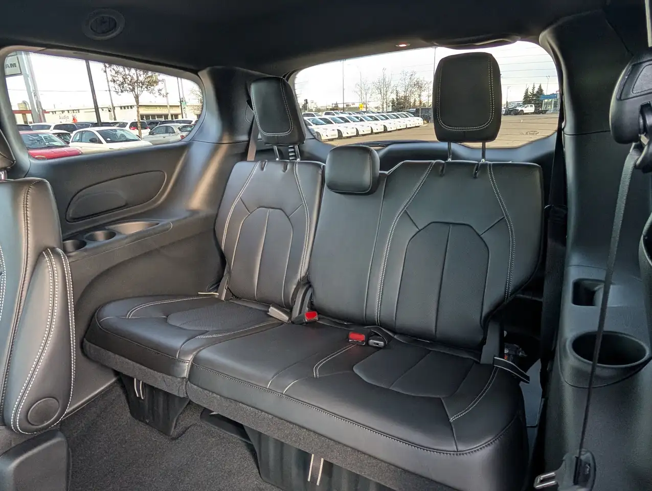 Chrysler Grand Caravan снимка Chrysler Grand Caravan