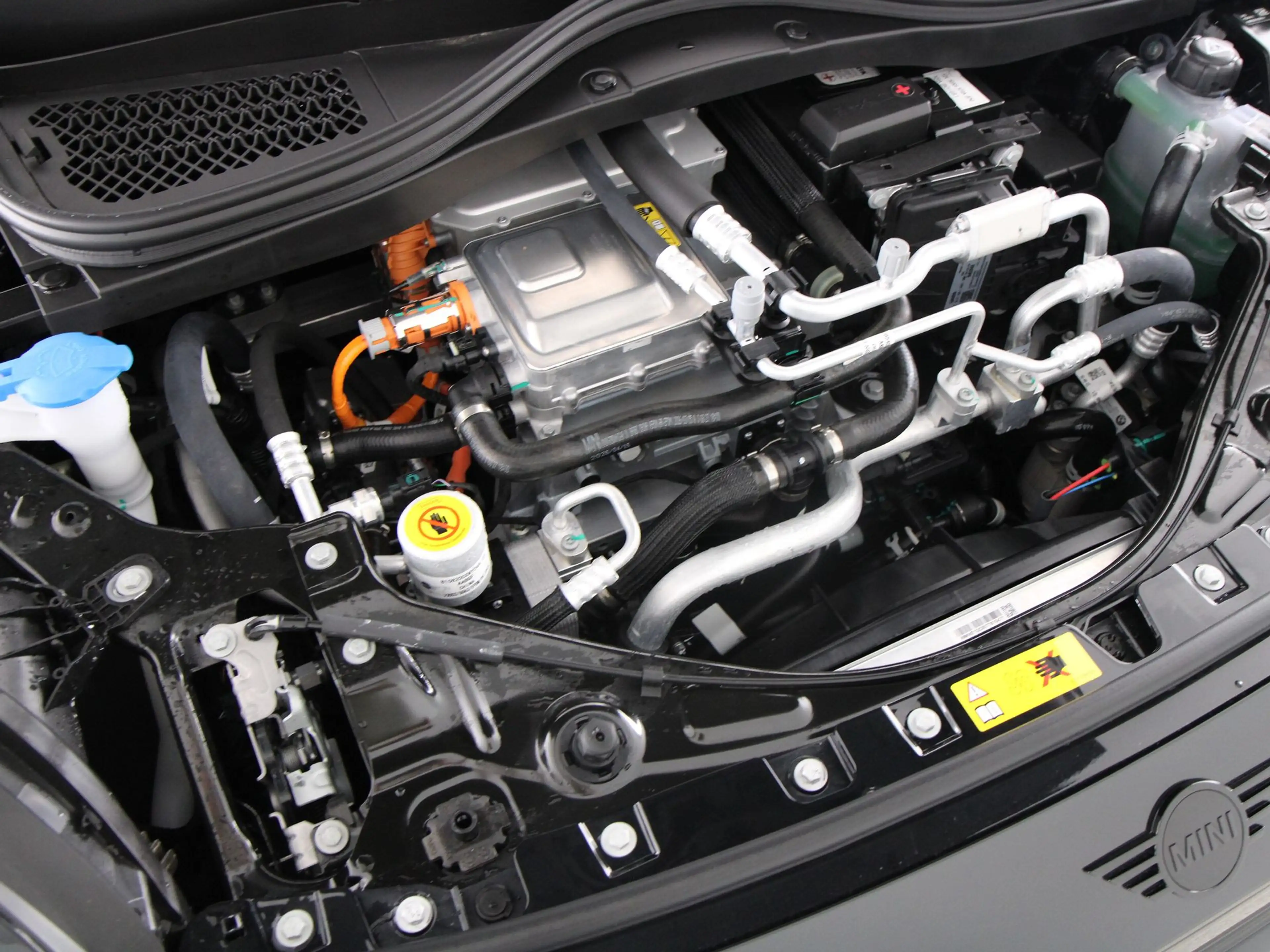 MINI Cooper SE John Cooper Works Pakket L PRIVATE LEASE EUR 503,- — photo 4