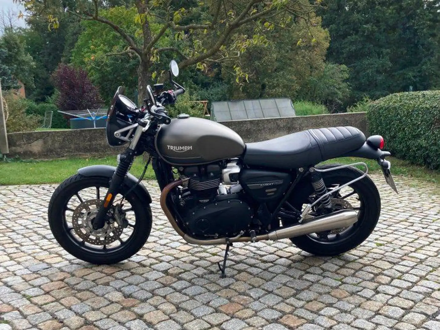 Triumph Street Twin Modell 2022 Grau - 2