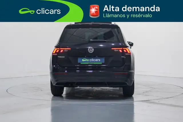 Volkswagen Tiguan view 4