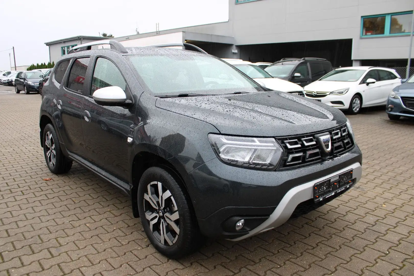 Dacia Duster TCe 150 4x4 Navi,LED,Kamera,AHK Grau - 2