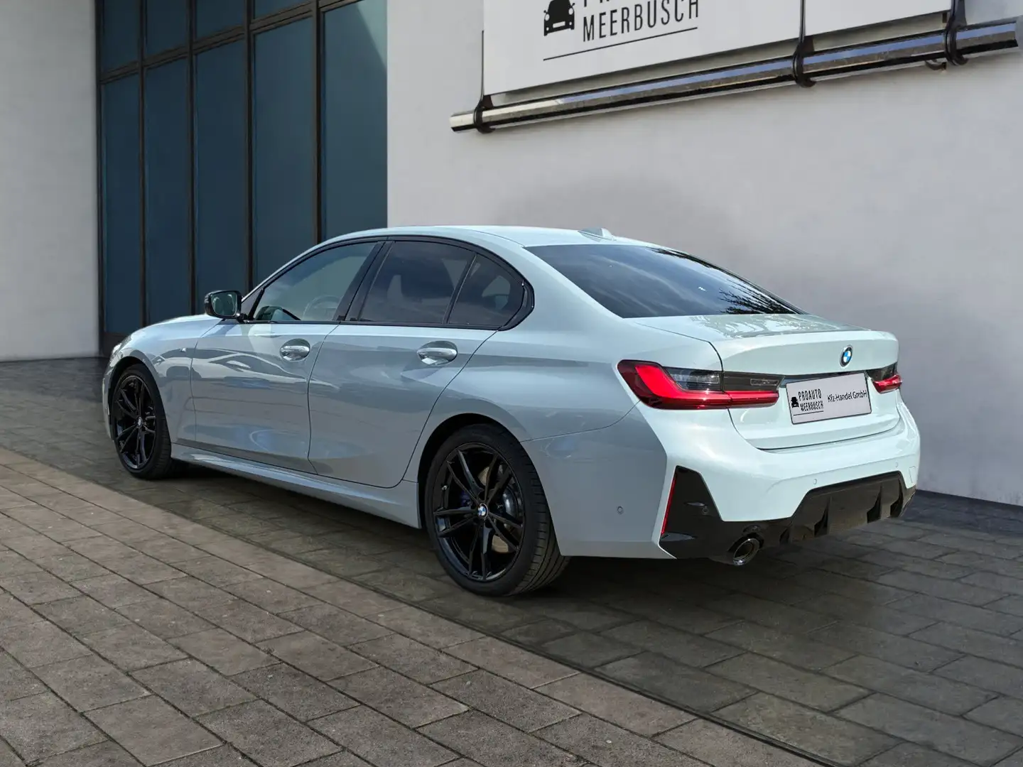 BMW 320 d xDrive M Sport ACC/ADAPTLED/GLASDACH/HIFI Grau - 2