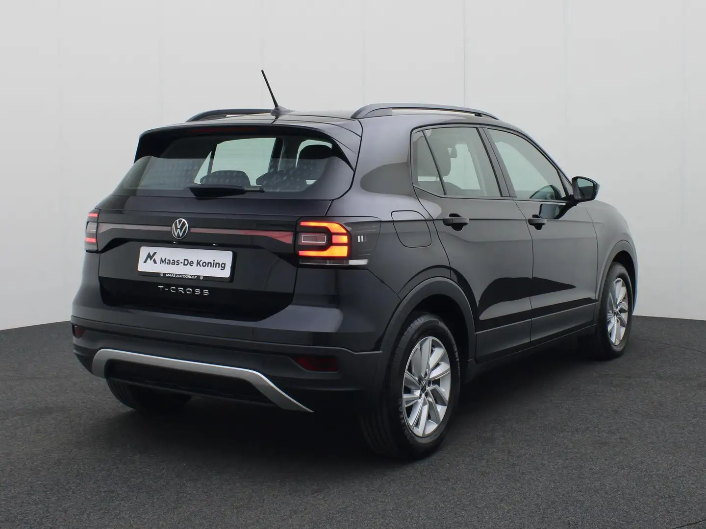Volkswagen T-Cross 1.0TSI/95PK Life Executive · Navigatie · Airco · A Zwart - 2