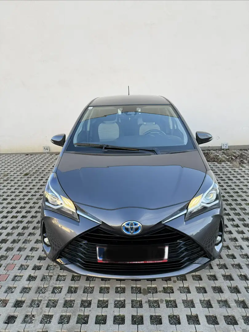 Toyota Yaris Active Grau - 1