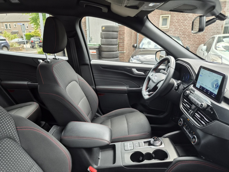 Ford Kuga 2.5 PHEV ST-Line — photo 3