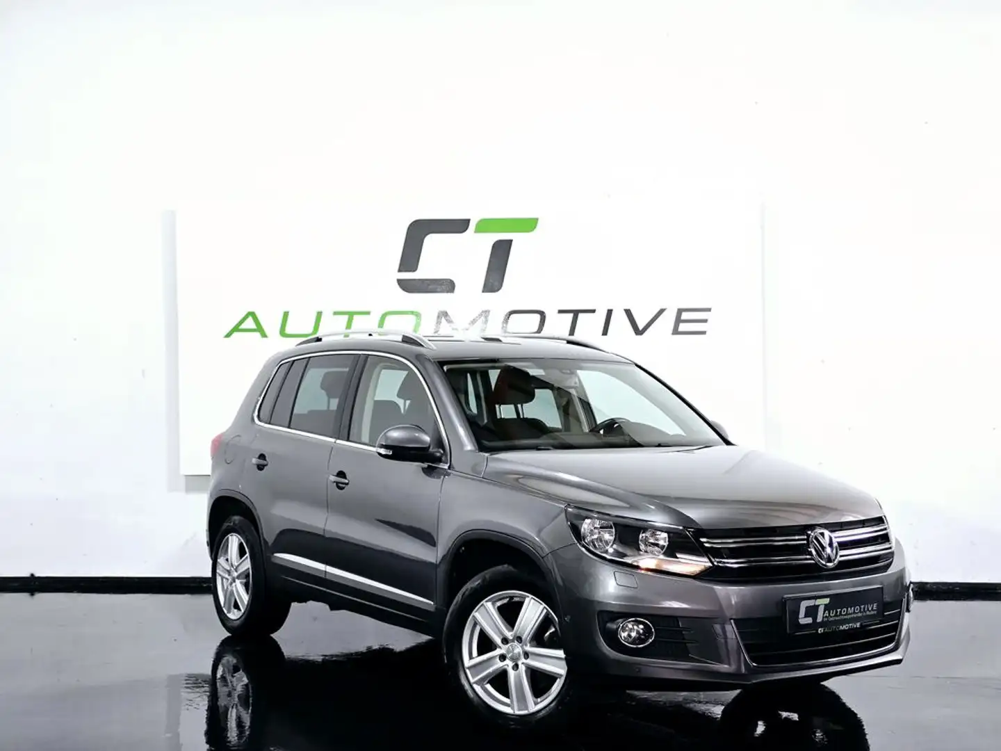 Volkswagen Tiguan 2,0 TDI BMT 4Motion Sport&Style DPF DSG Grijs - 1