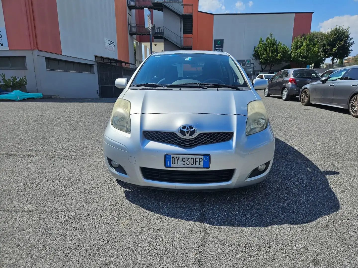 Toyota Yaris Yaris II  5p 1.4 d-4d Sol m-mt dpf Grau - 2