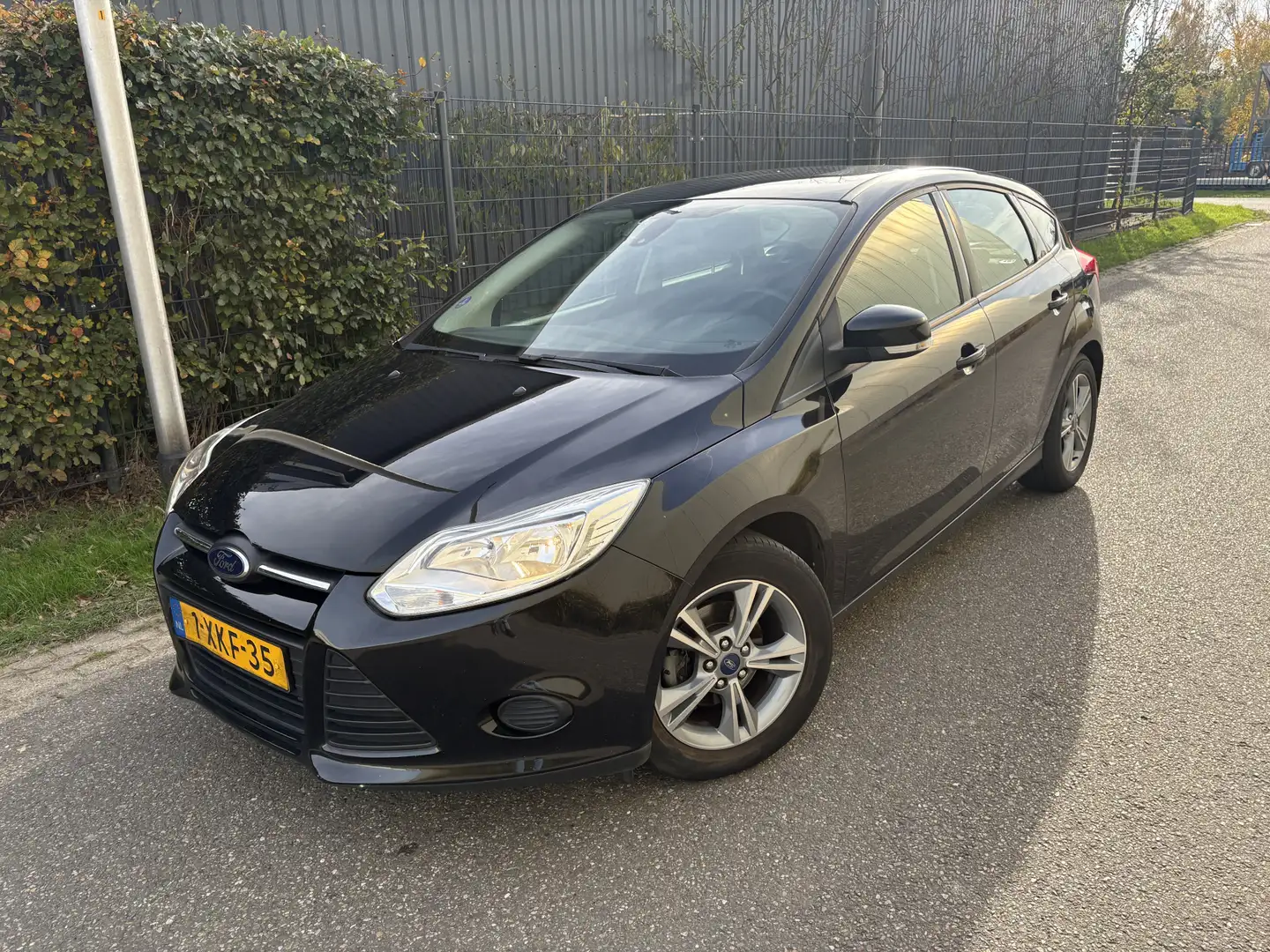 Ford Focus 1.0 EcoBoost Edition / 5-DEURS / NAVI / AIRCO / CR Schwarz - 2