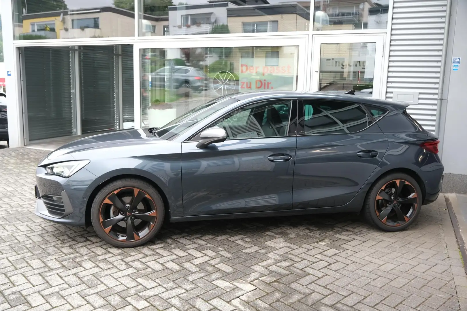 CUPRA Leon 1.5 TSI Navi Kamera Side-Assist Memory Designpaket Grau - 2