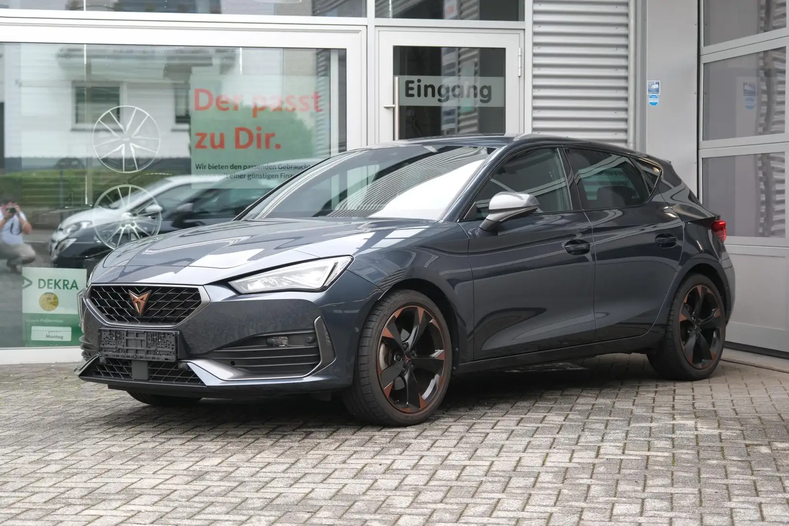 CUPRA Leon 1.5 TSI Navi Kamera Side-Assist Memory Designpaket Grau - 1