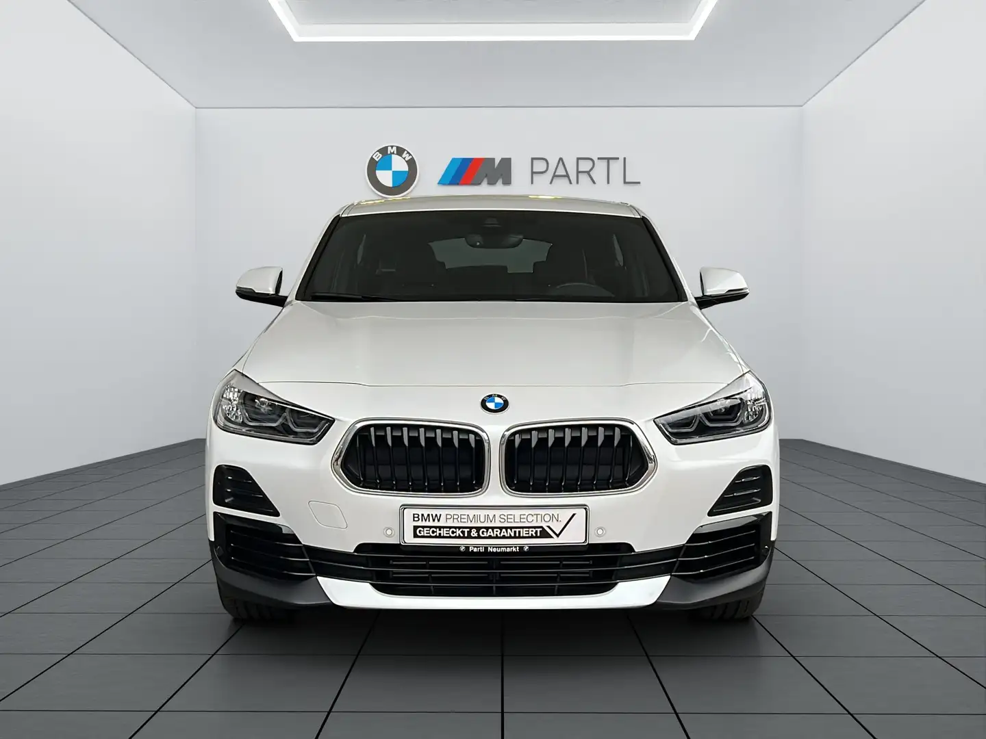 BMW X2 sDrive20i NAVI LED RFK PDC DAB Keyless Weiß - 2